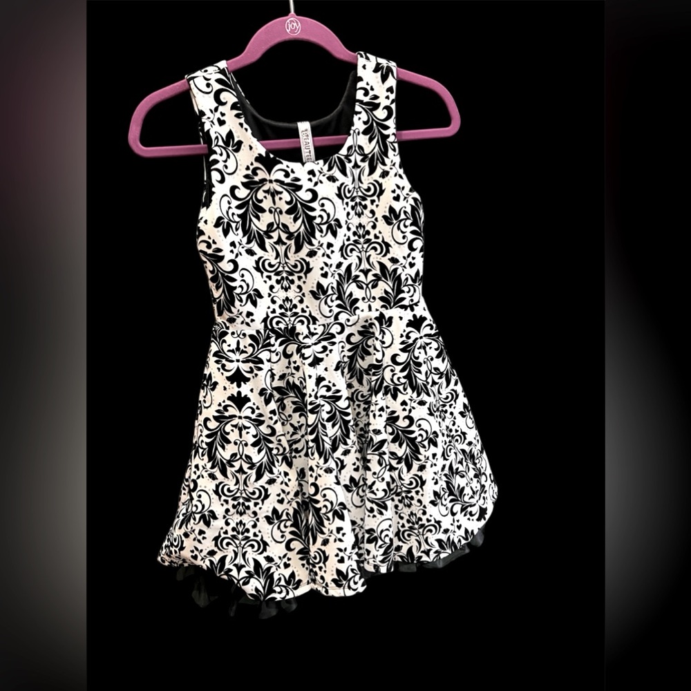 Beautees fit and flare velveteen girls dress worn once excellent condition